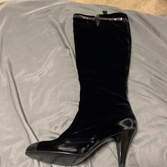 Chanel black velvet boots - Picture 4 of 13